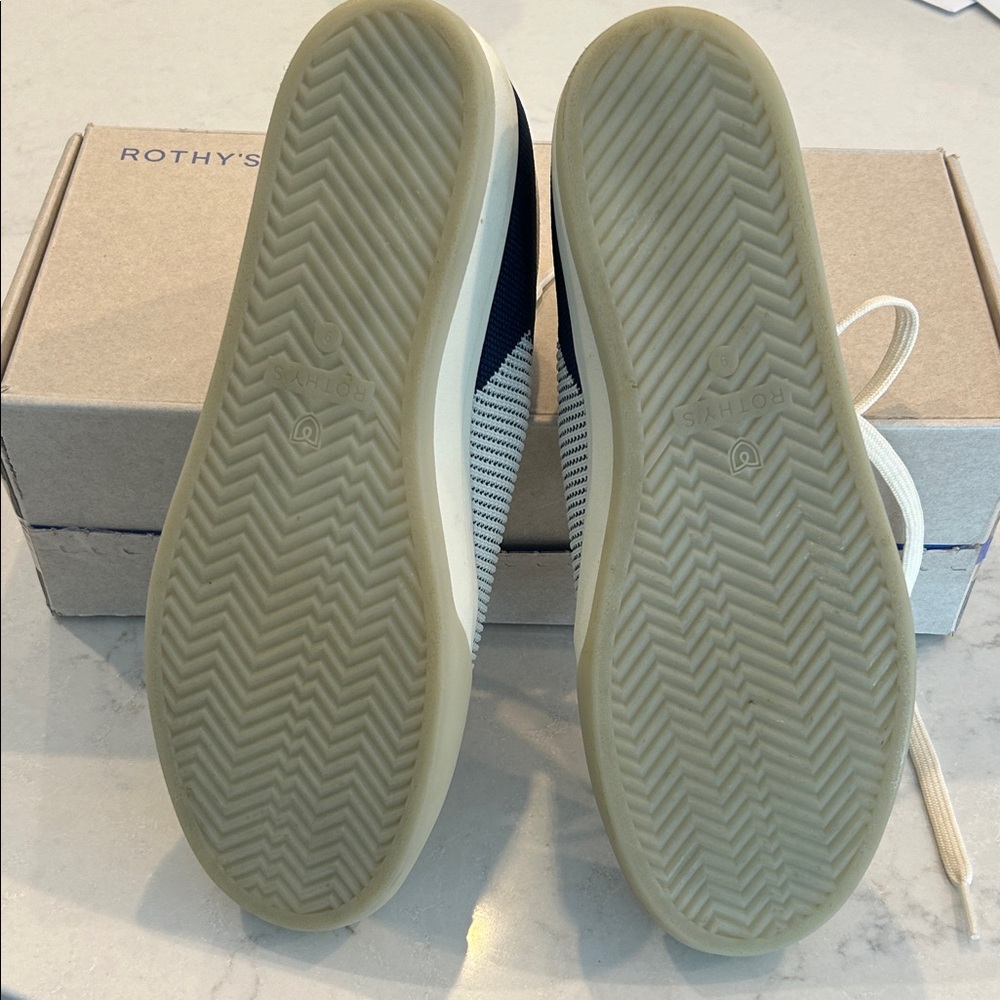 VG Rothy's Knit Lace-Up Sneaker in Cream & Navy (sz 8.5) - Picture 7 of 7